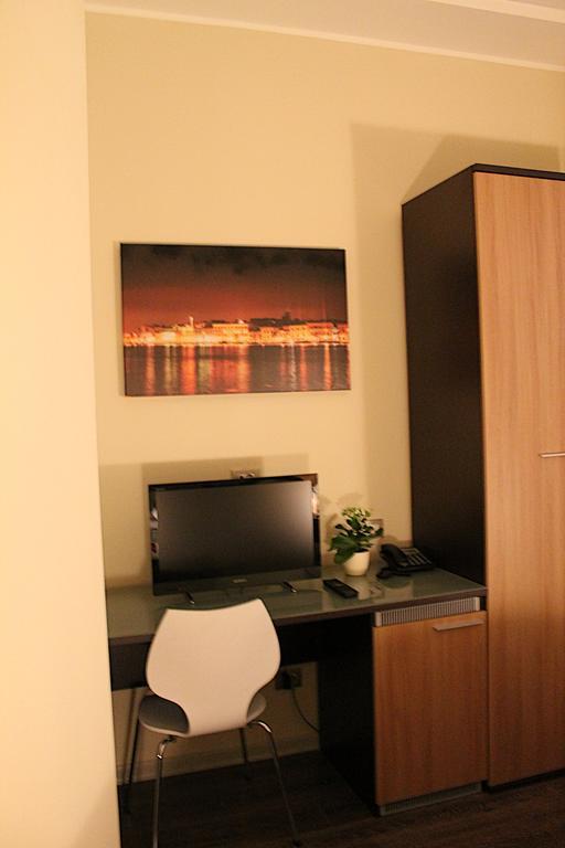 Aleksandr Brindisi Kamer foto